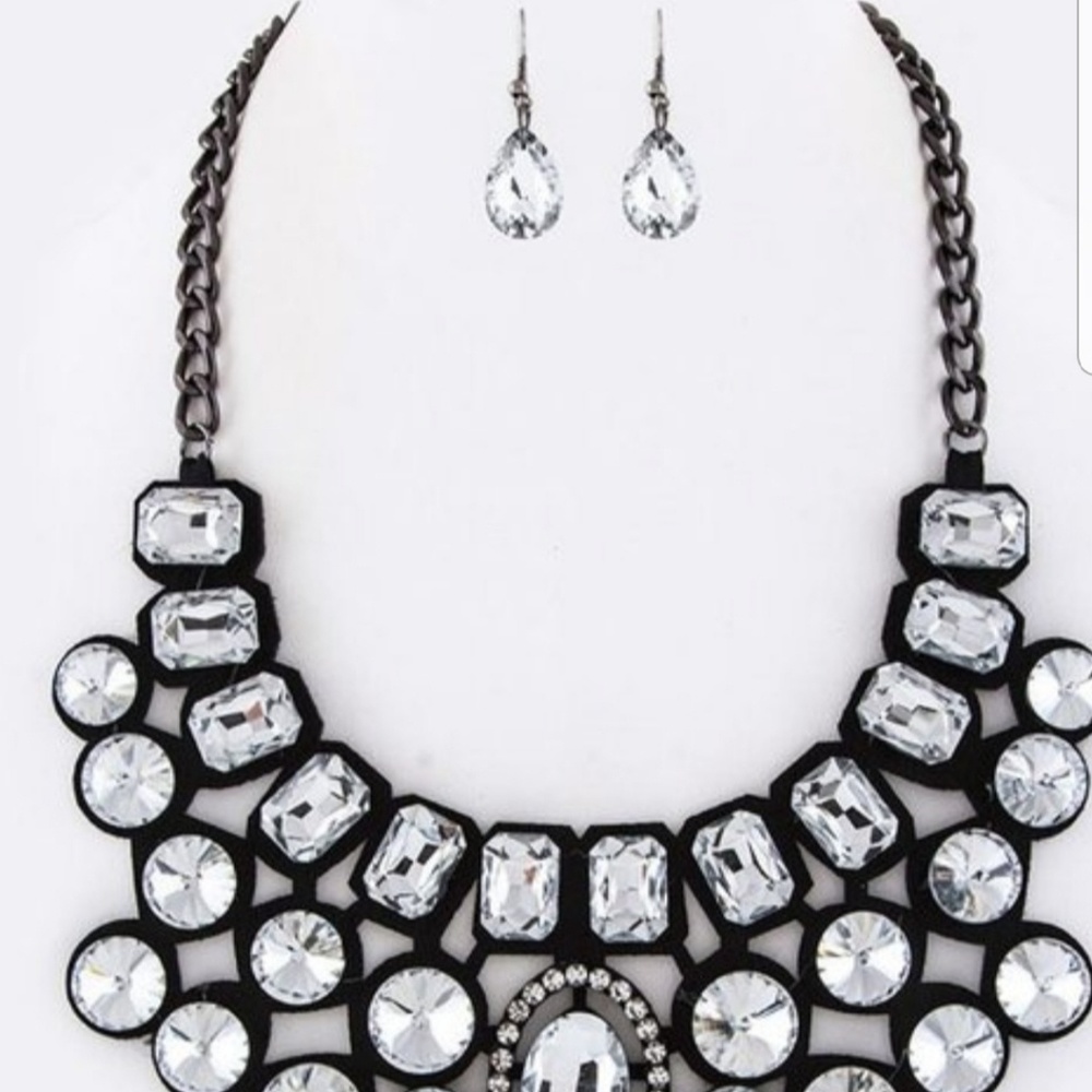 🔥💎NEW! Beautiful BOLD Necklace Set💎🔥
